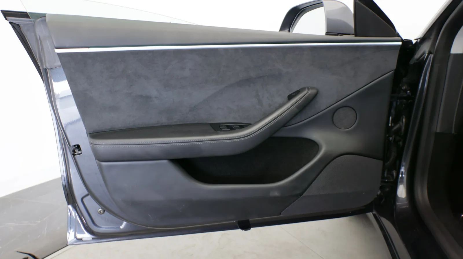 Tesla Model 3 photo 9