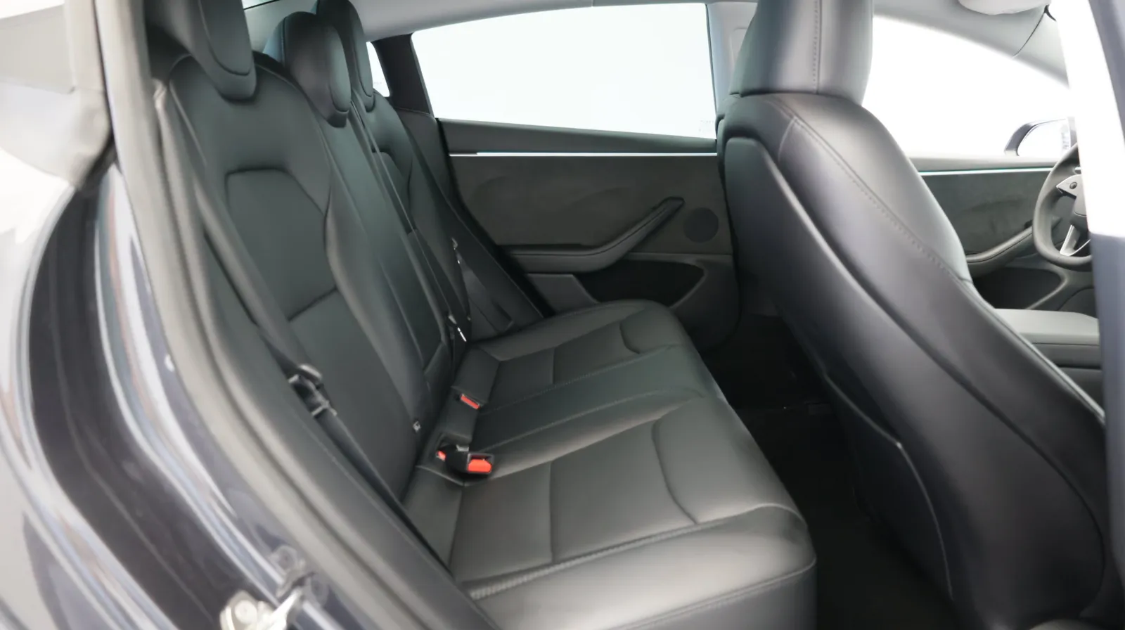 Tesla Model 3 photo 33