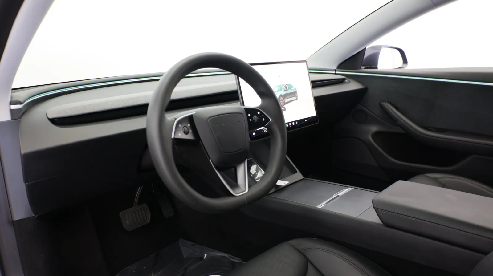 Tesla Model 3 photo 10