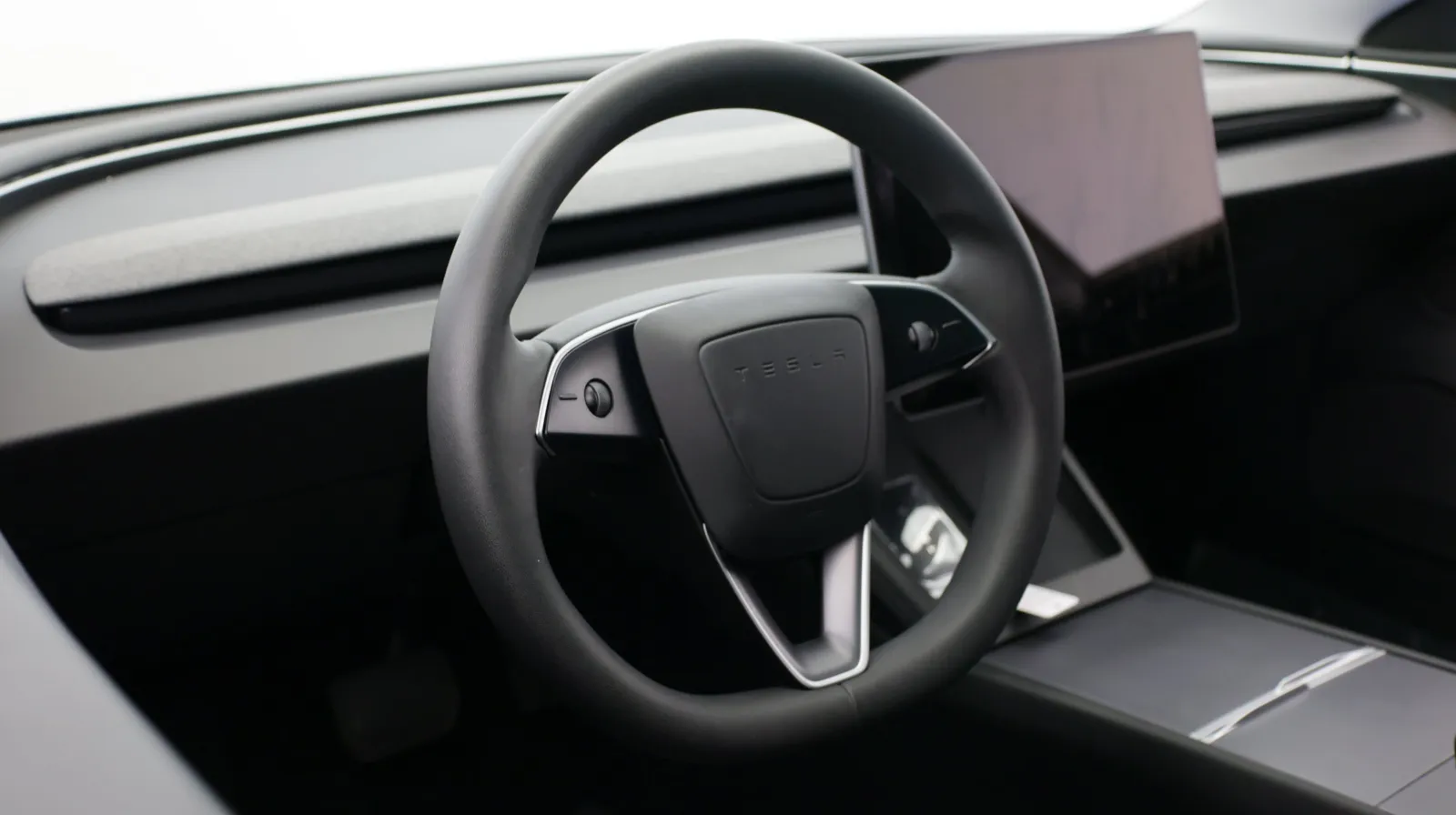 Tesla Model 3 photo 8