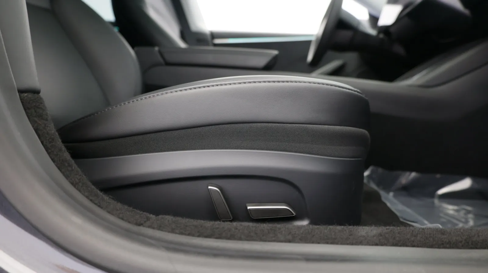 Tesla Model 3 photo 36