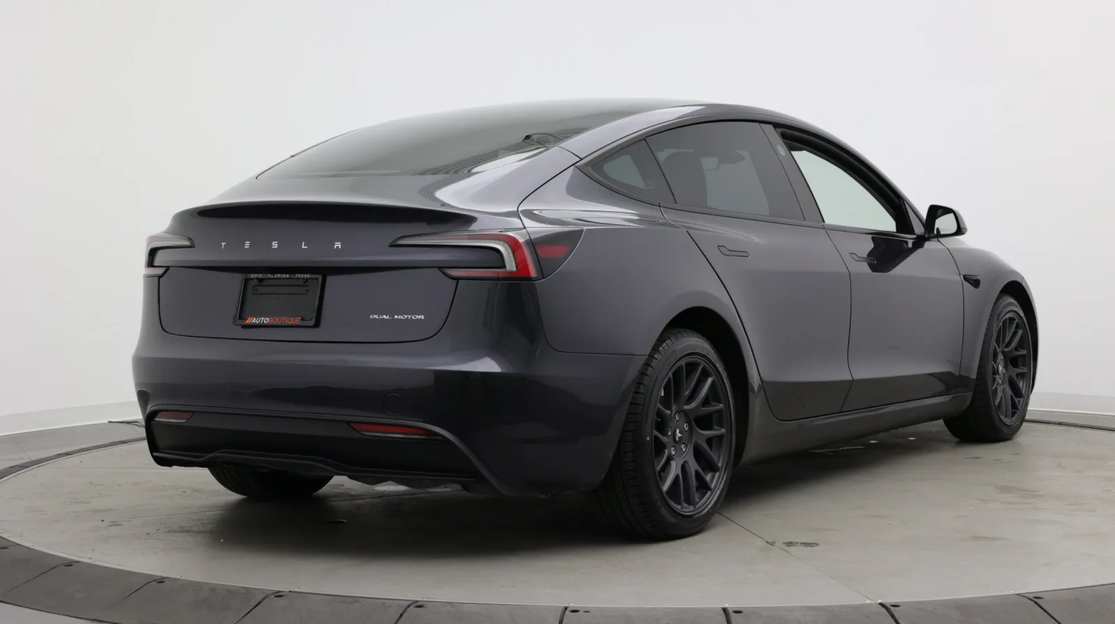 Tesla Model 3 photo 7