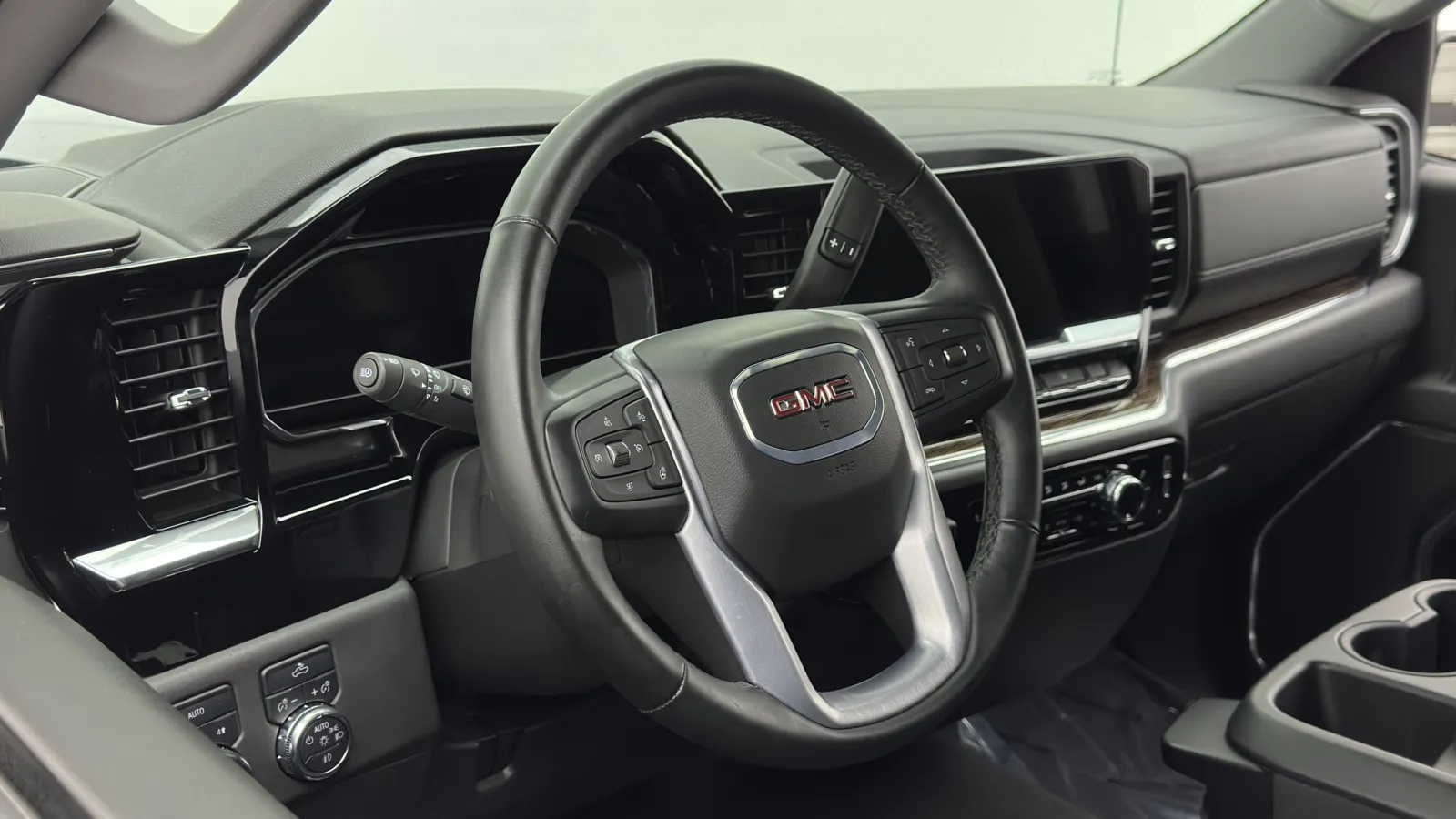 GMC Sierra photo 8