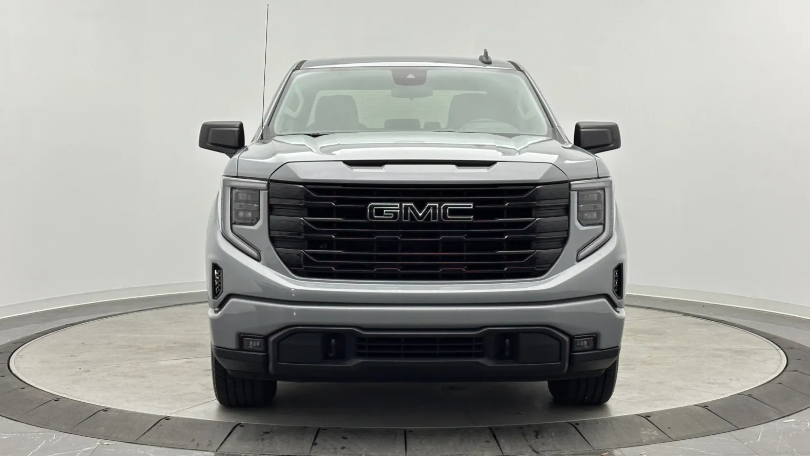 GMC Sierra photo 2