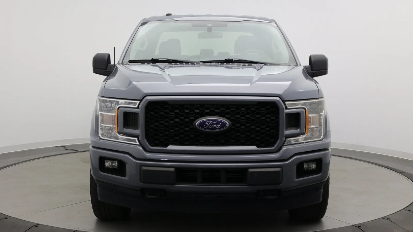 Ford F-150 photo 2