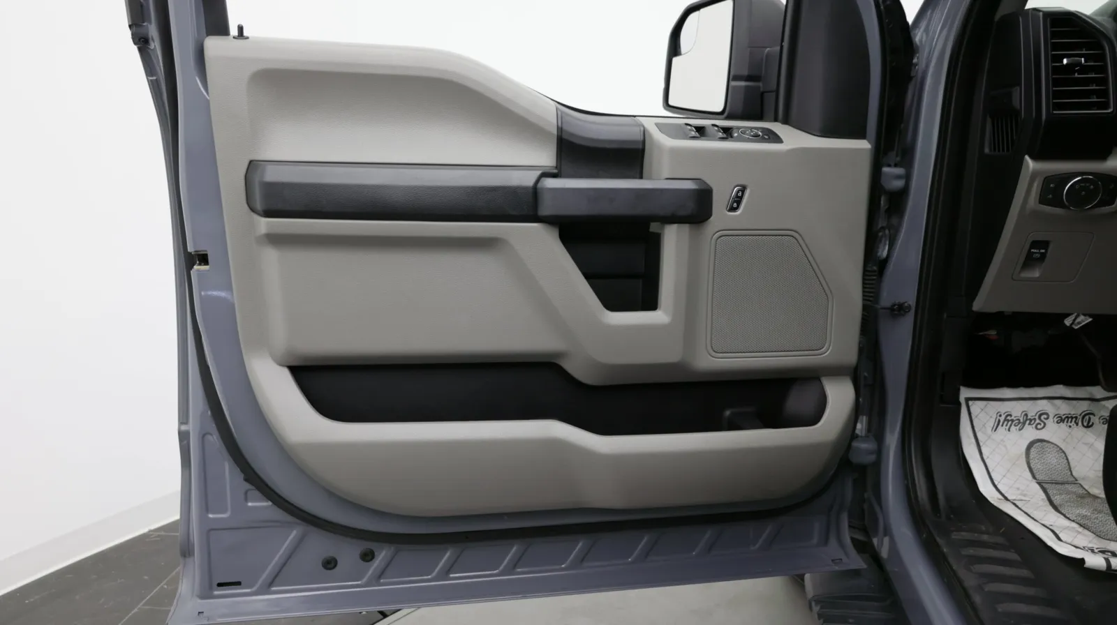 Ford F-150 photo 9