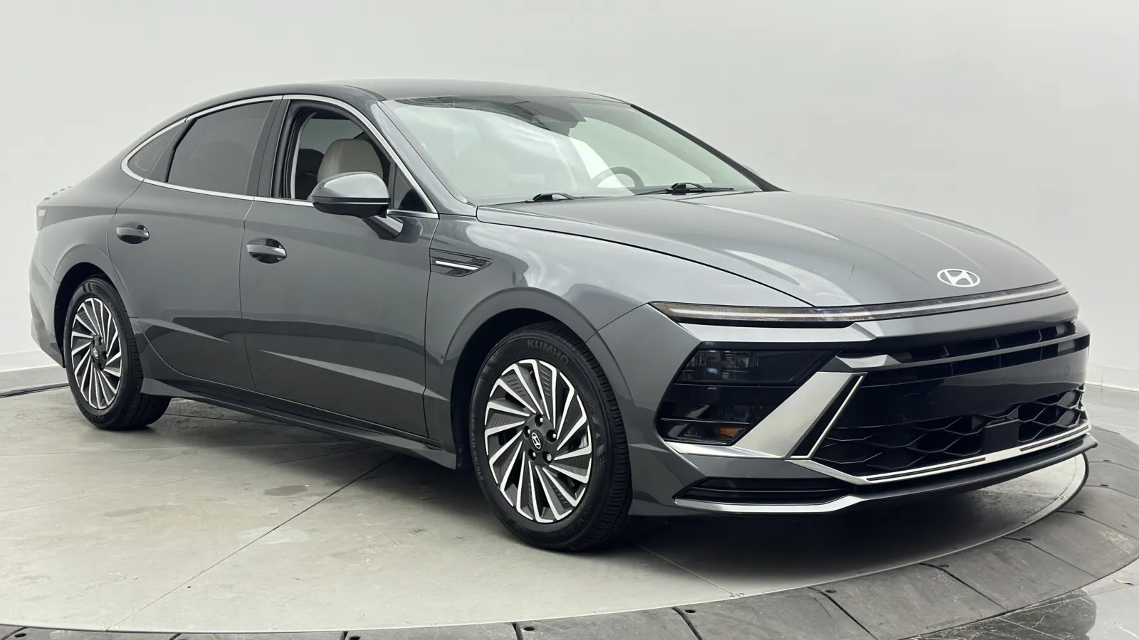 Hyundai Sonata photo 3