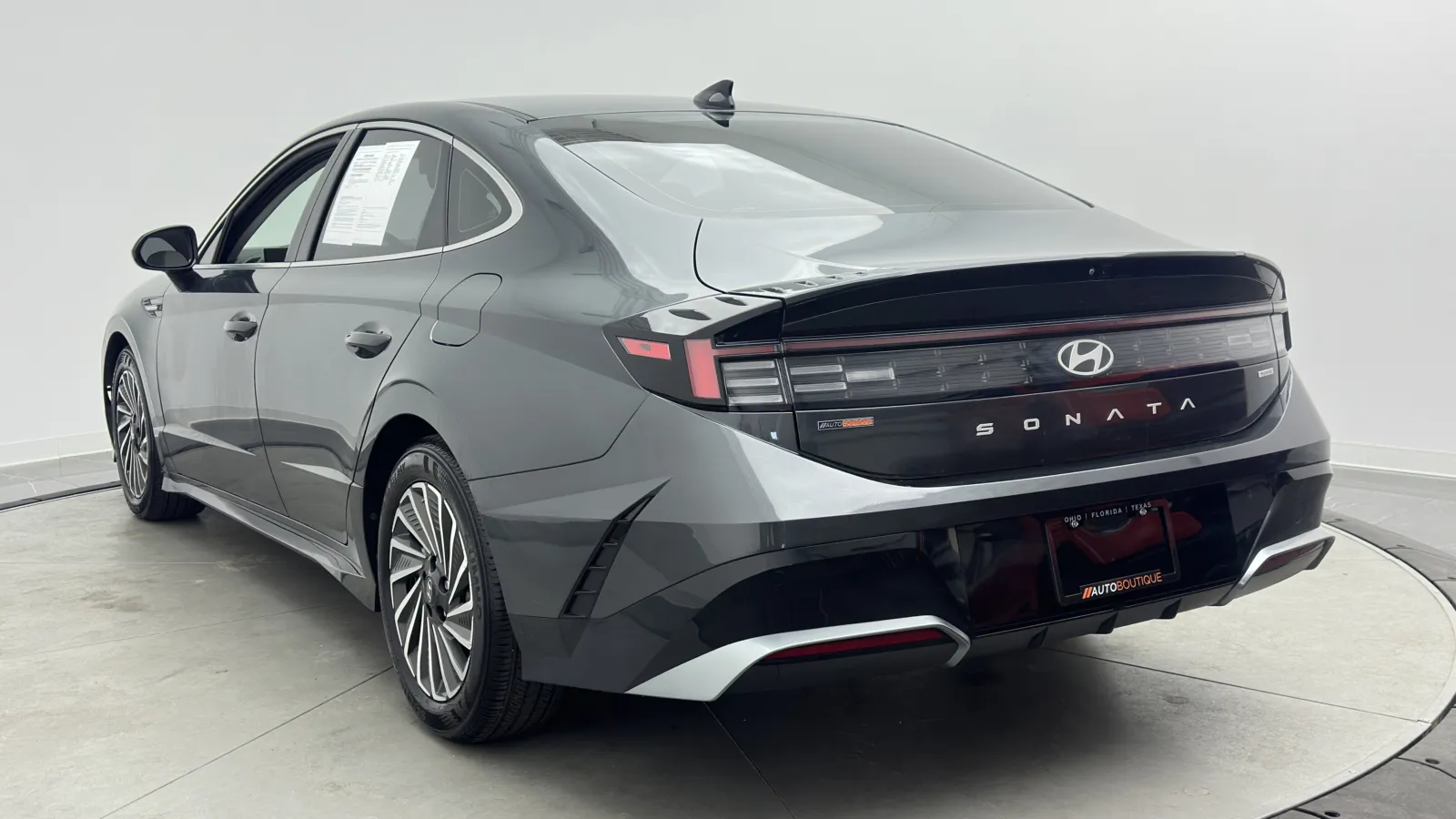 Hyundai Sonata photo 4