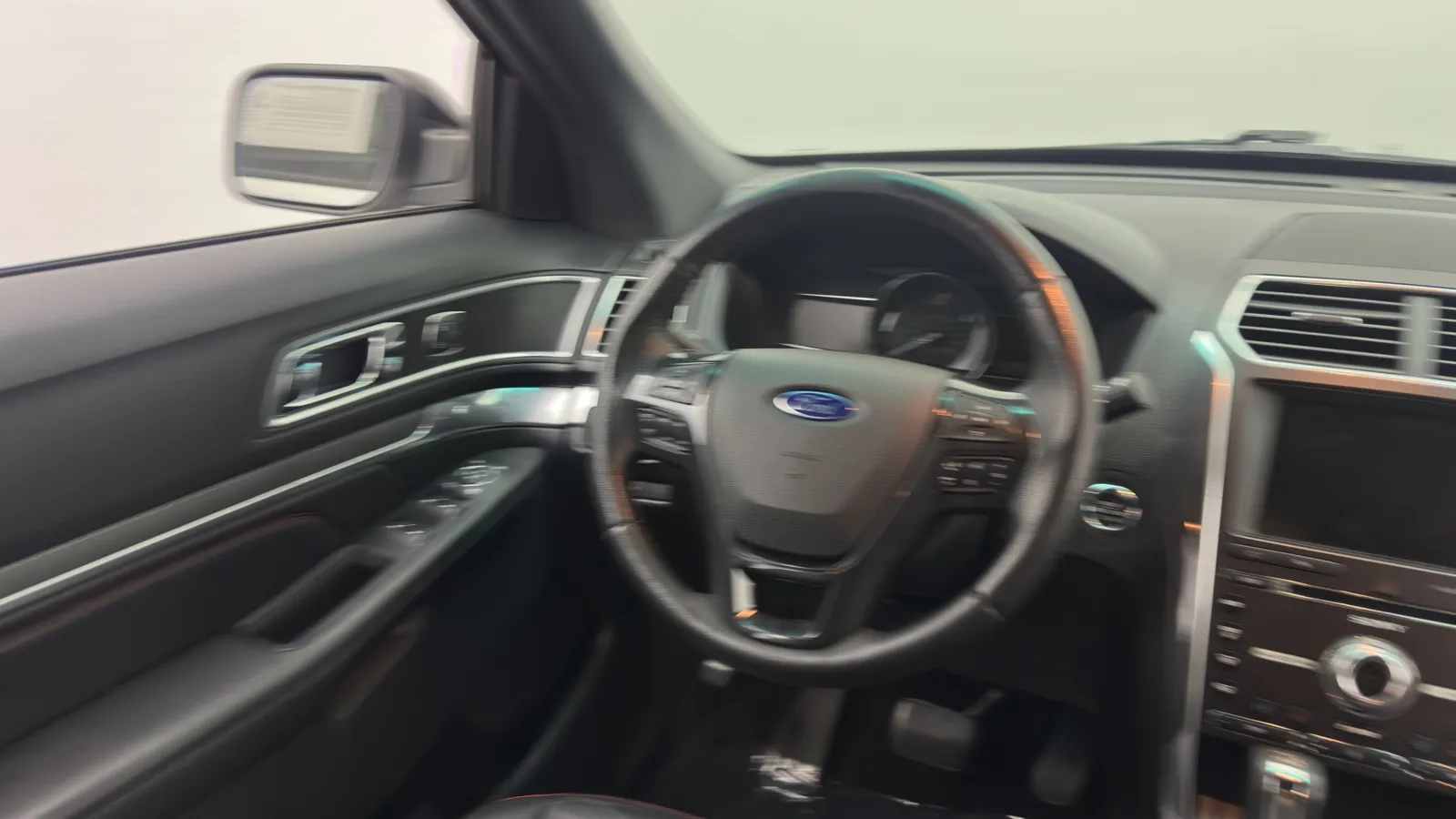 Ford Explorer photo 31