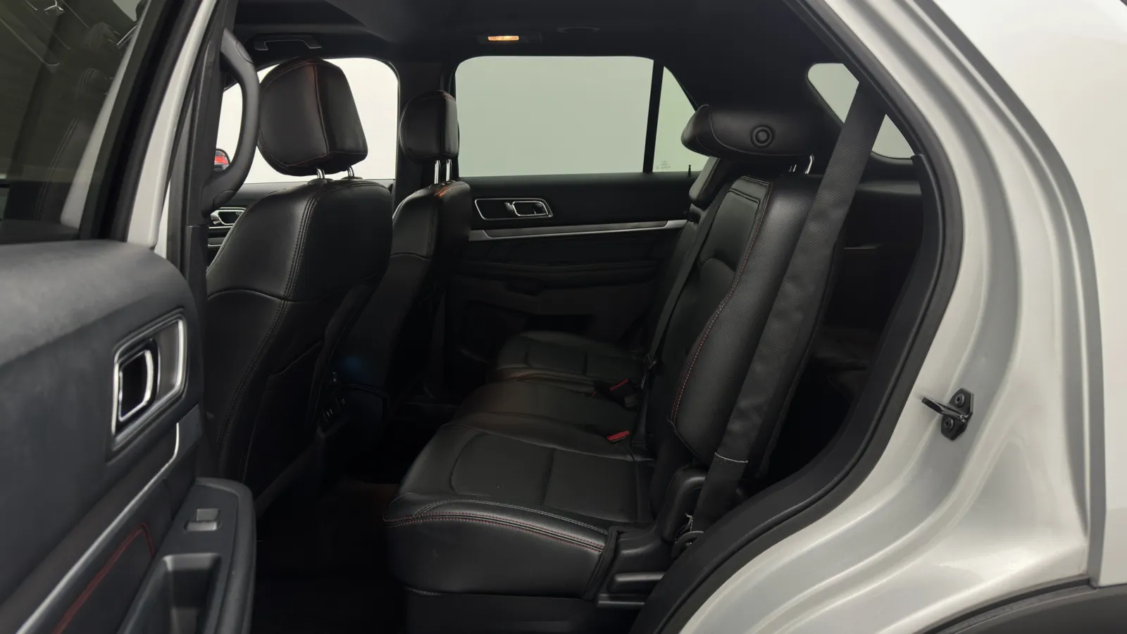 Ford Explorer photo 26