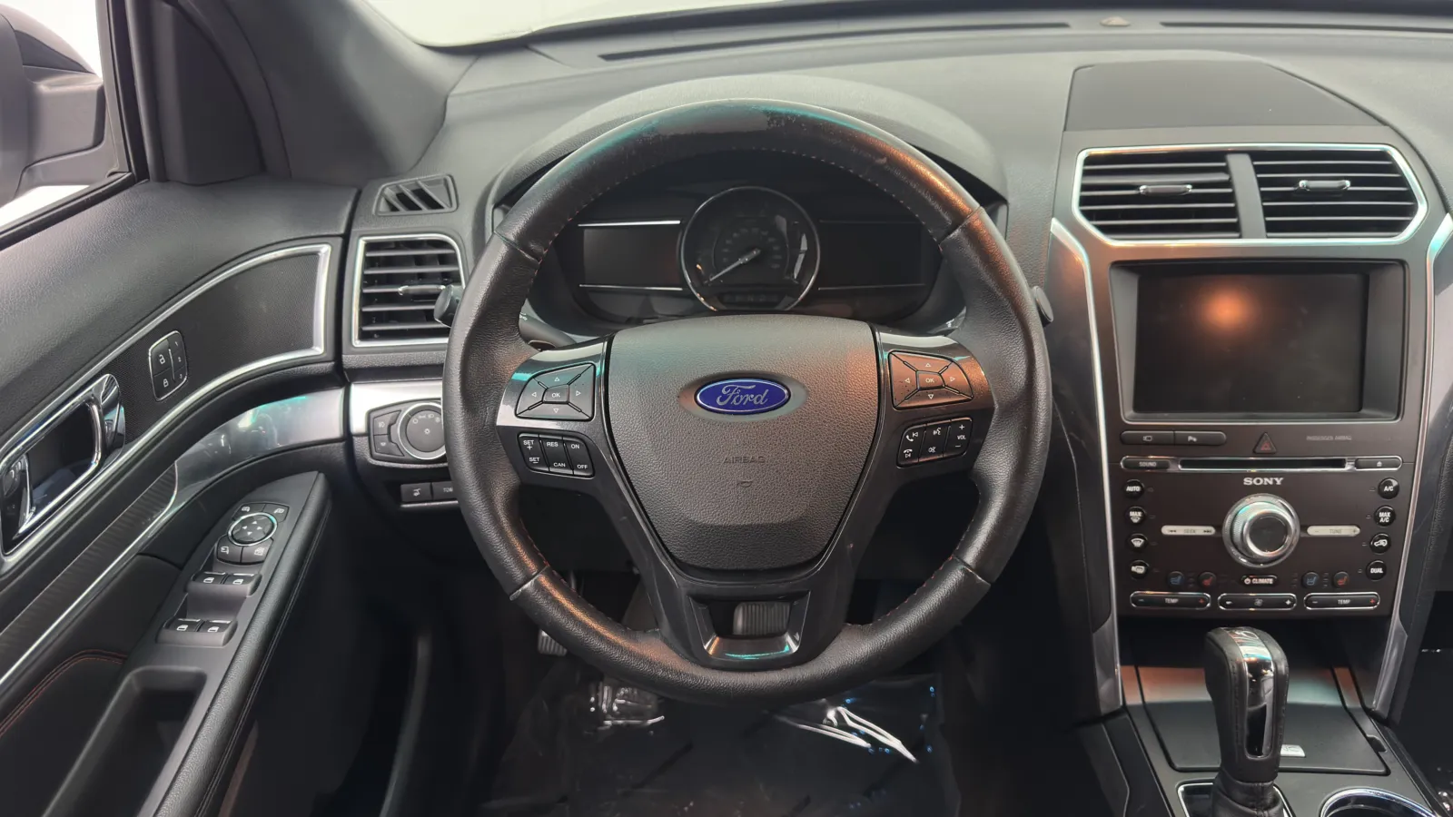 Ford Explorer photo 30