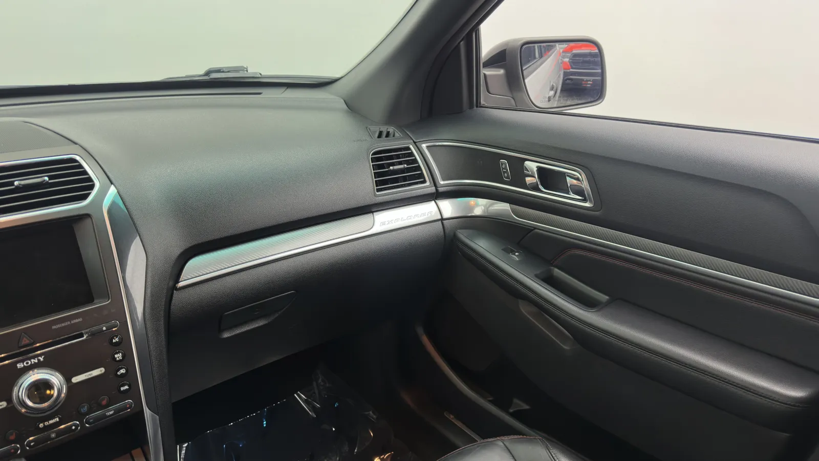 Ford Explorer photo 33