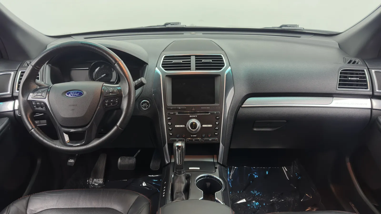 Ford Explorer photo 32
