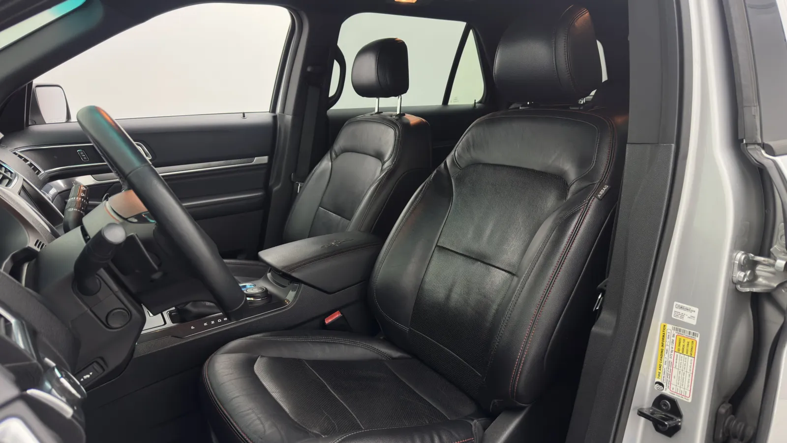 Ford Explorer photo 15