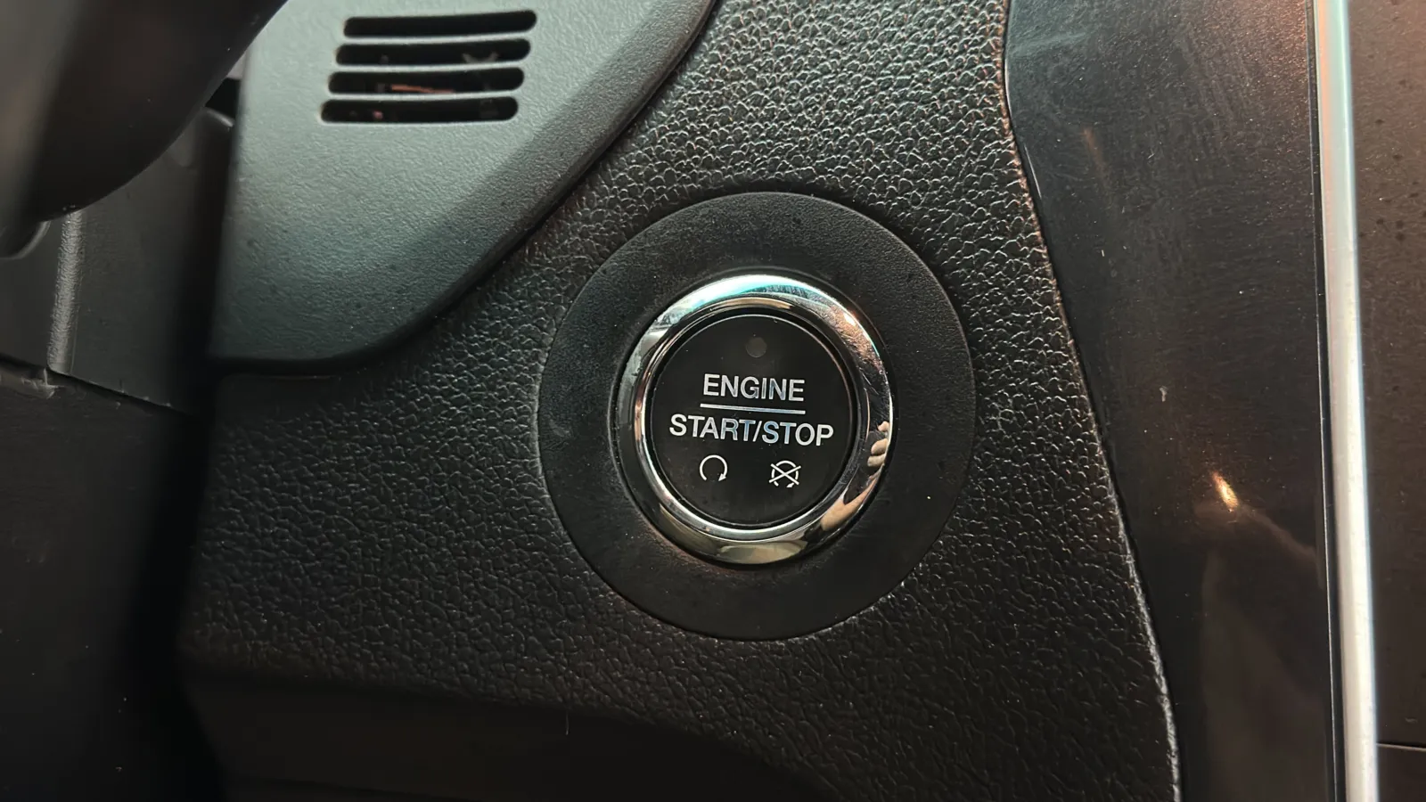 Ford Explorer photo 24