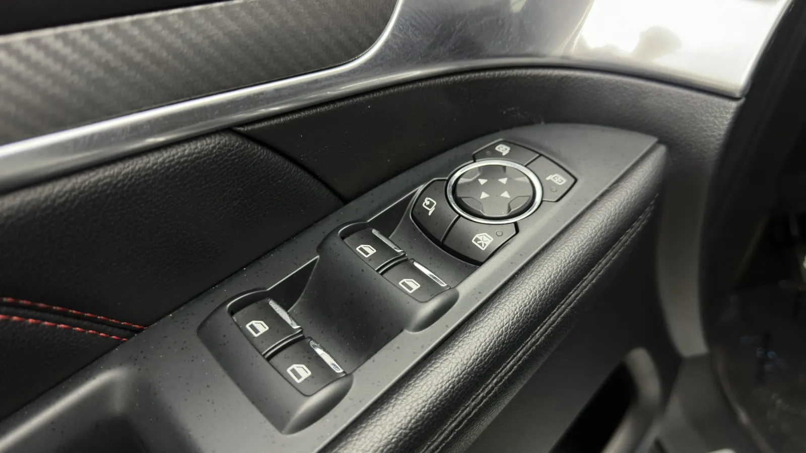 Ford Explorer photo 11