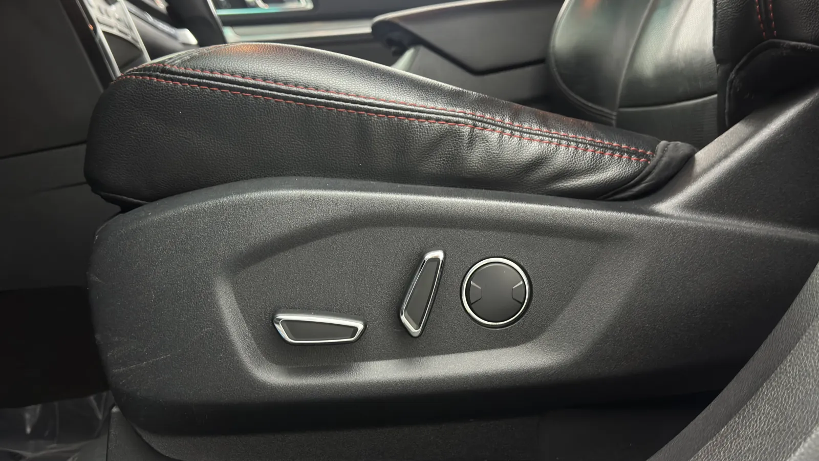Ford Explorer photo 14