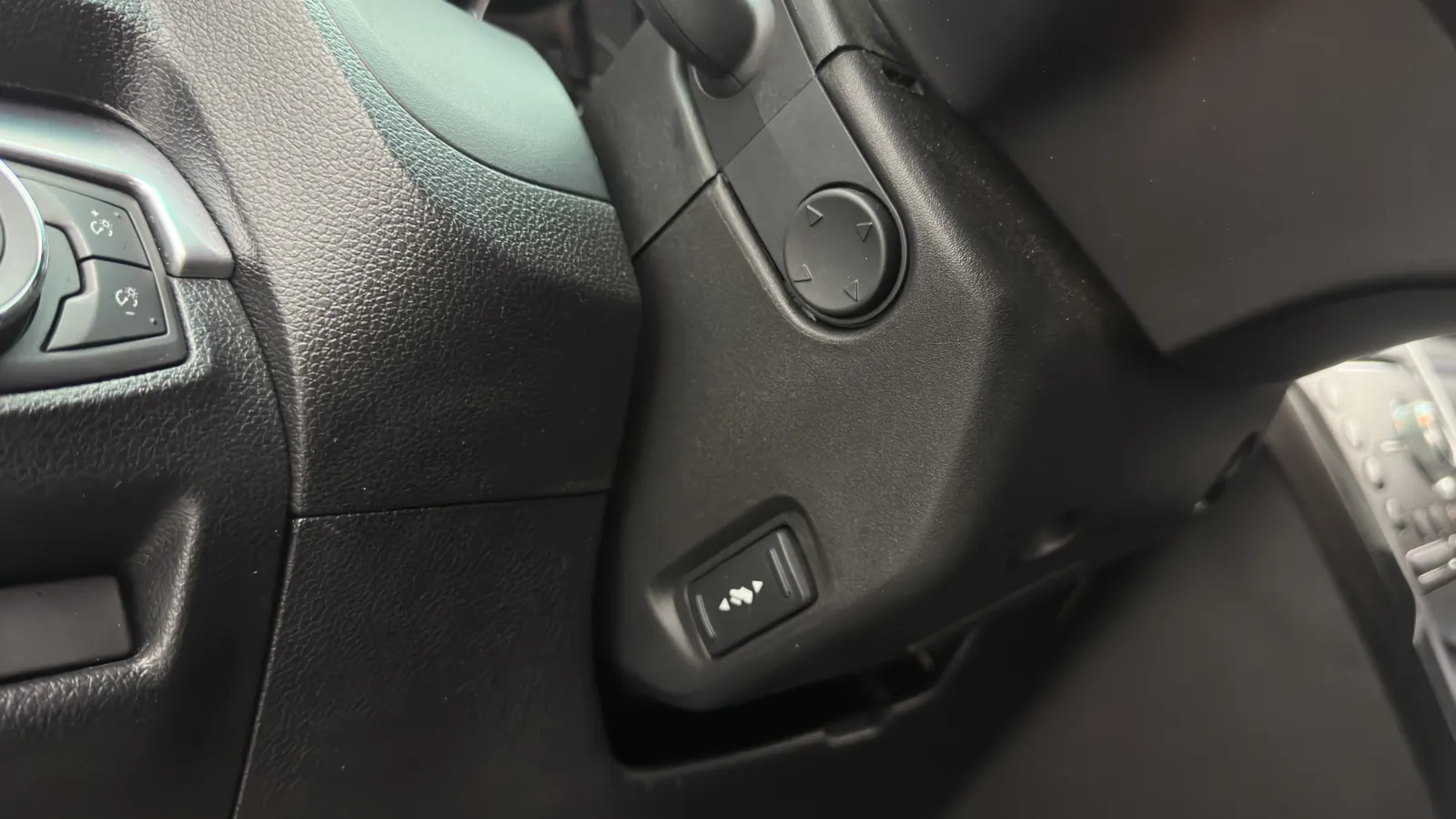 Ford Explorer photo 16