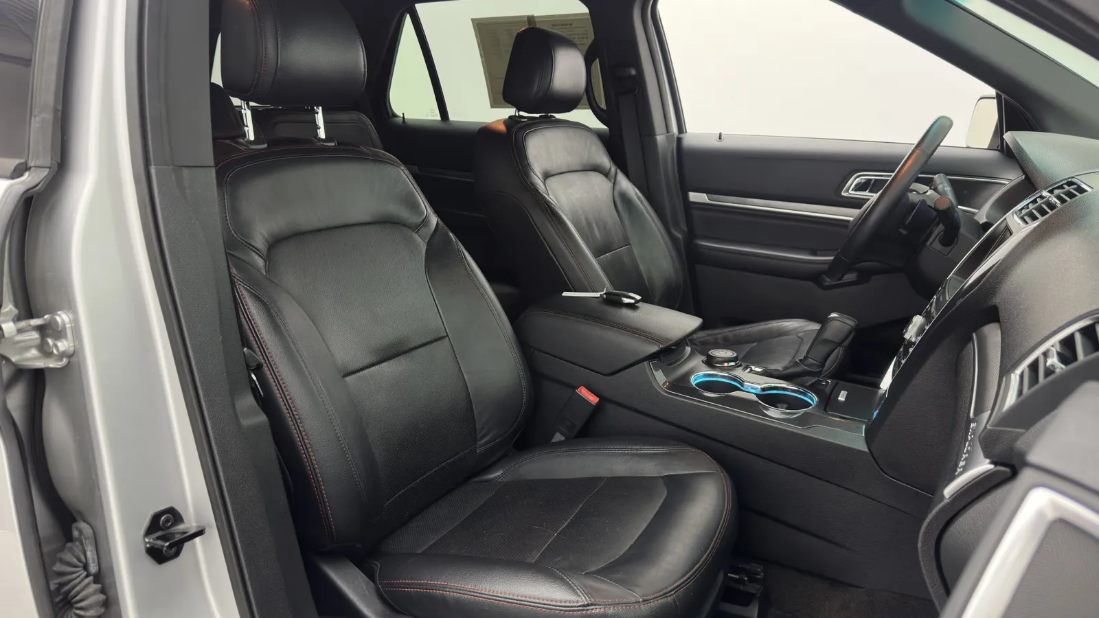 Ford Explorer photo 44