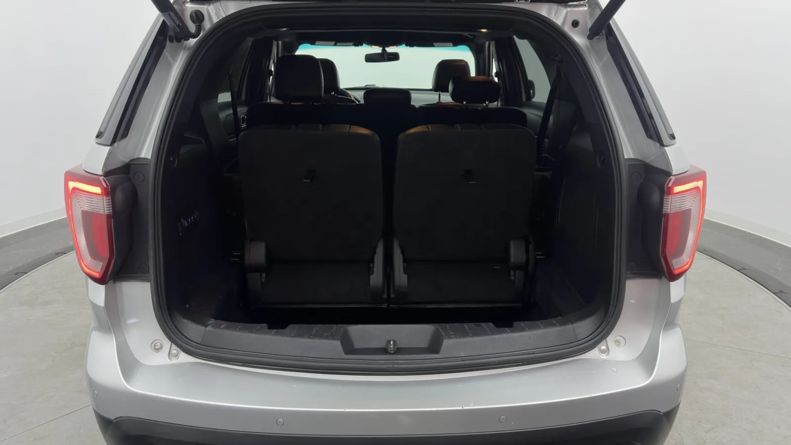 Ford Explorer photo 34