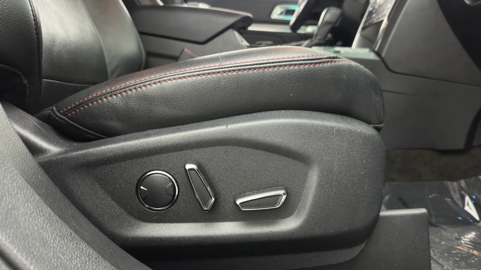 Ford Explorer photo 42