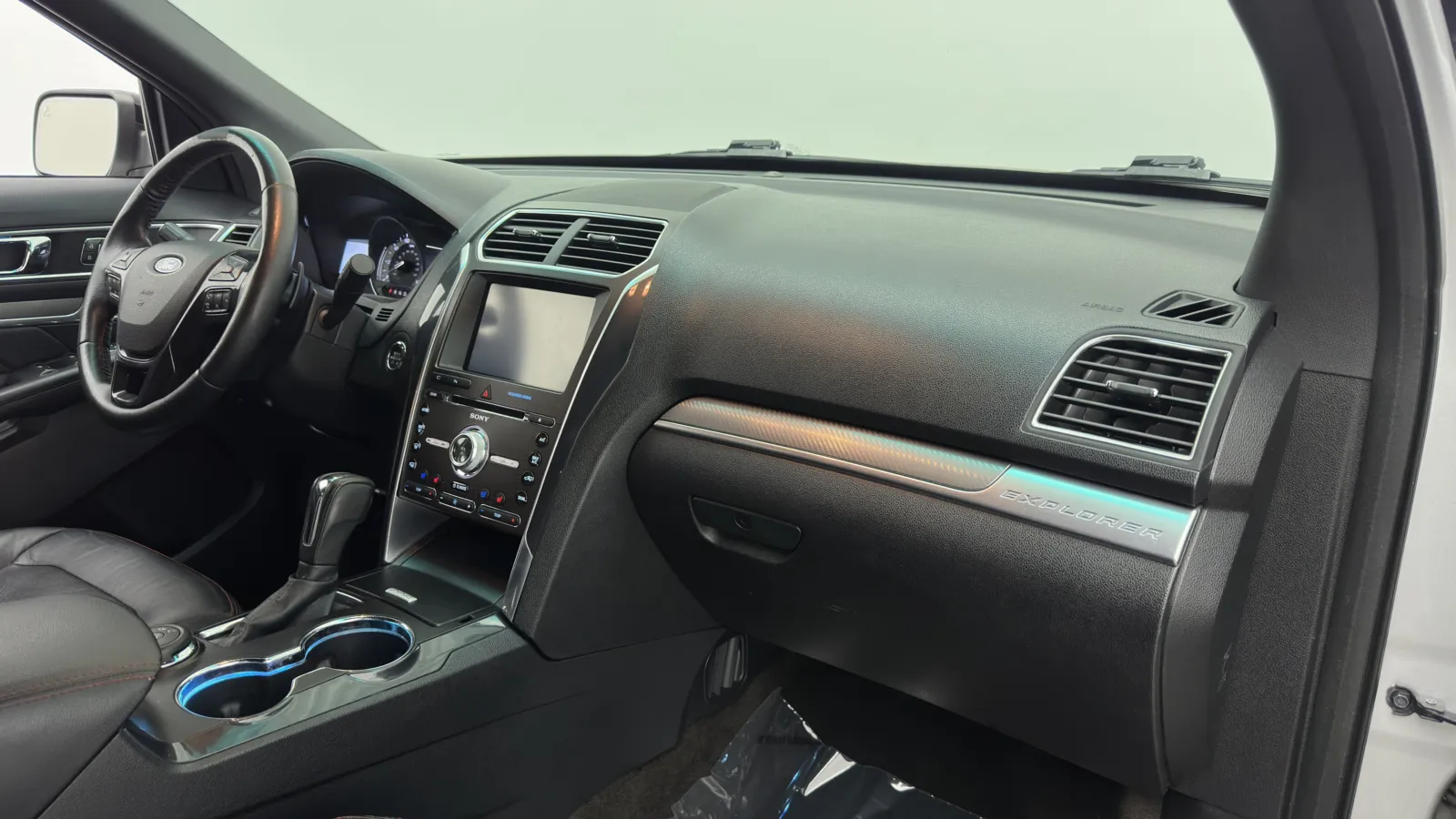 Ford Explorer photo 43