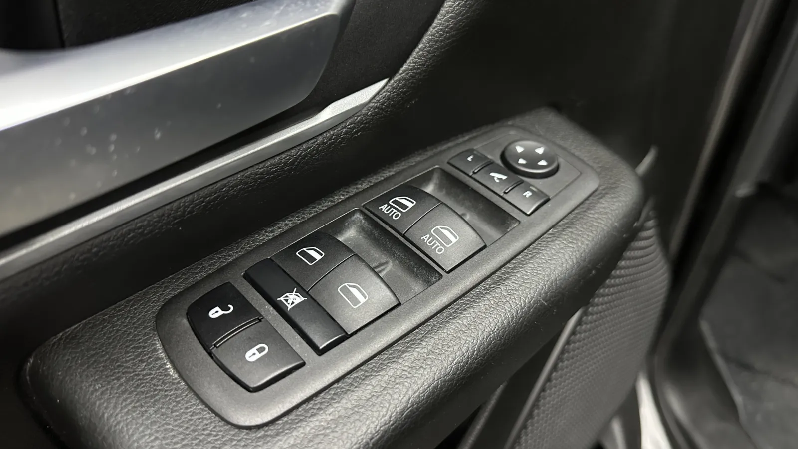Ram 1500 photo 11