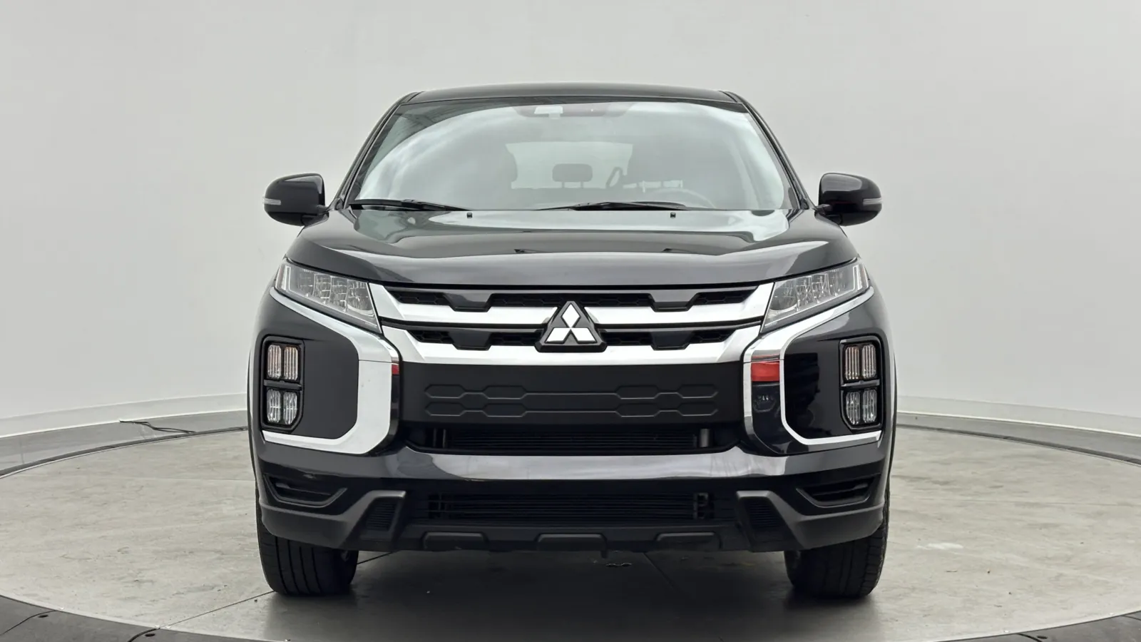 Mitsubishi Outlander Sport photo 2