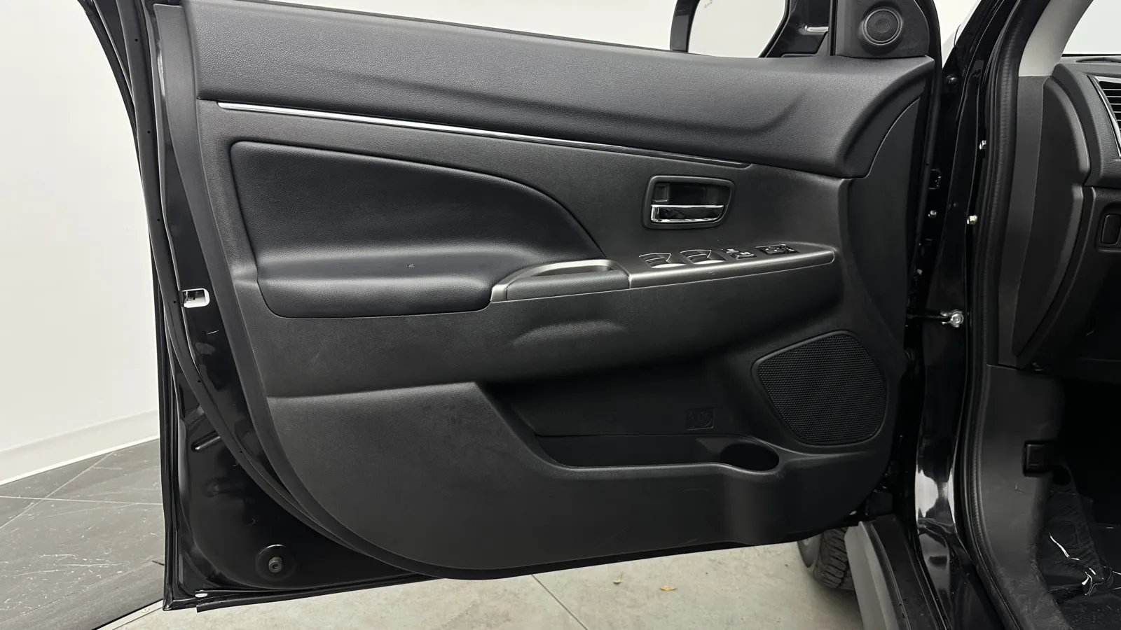 Mitsubishi Outlander Sport photo 9