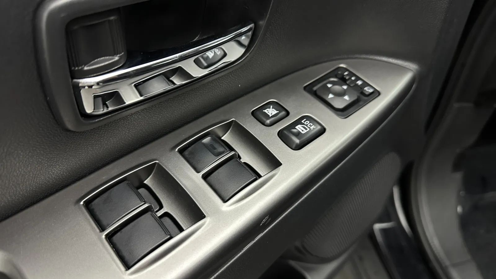Mitsubishi Outlander Sport photo 11