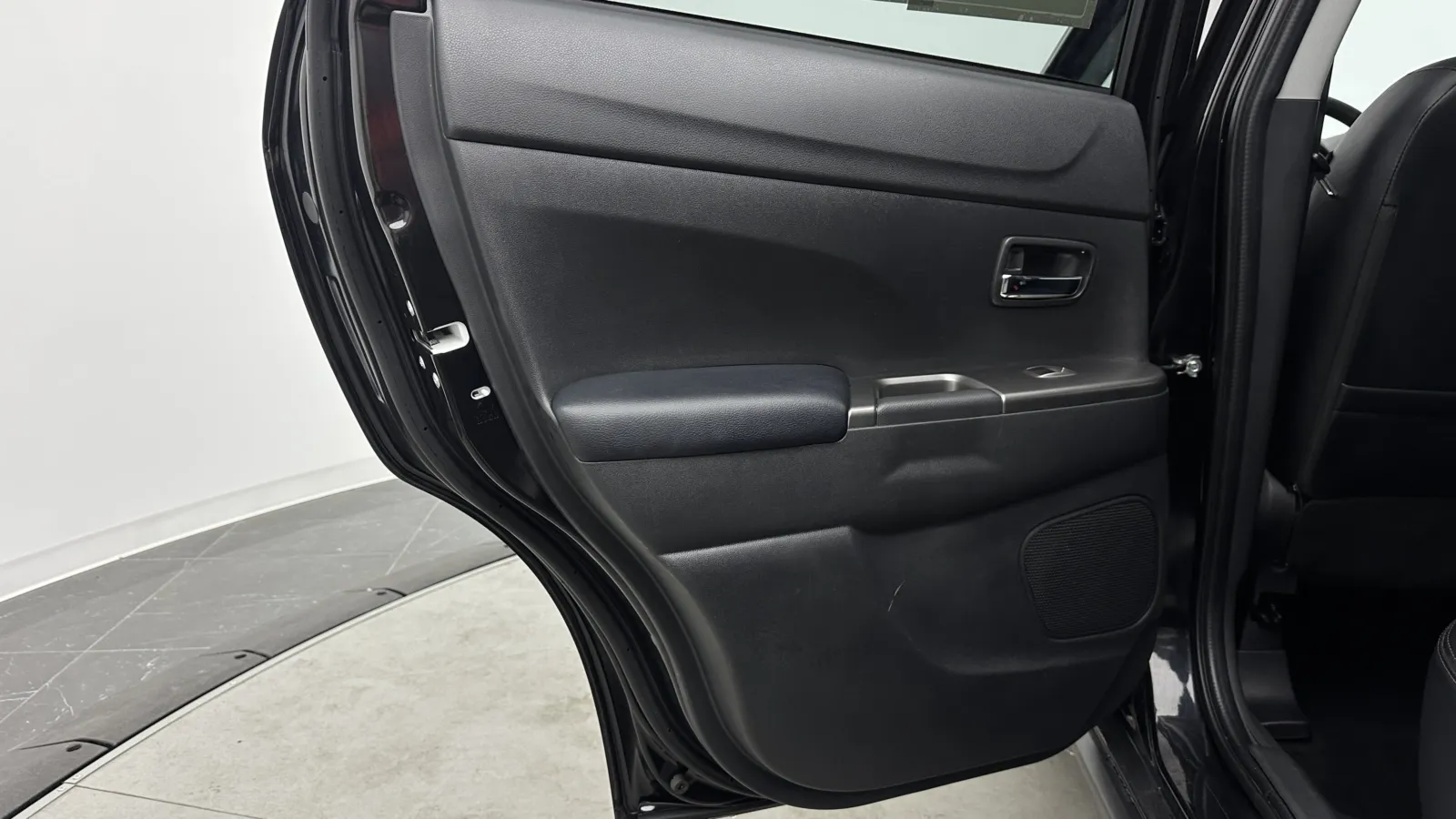 Mitsubishi Outlander Sport photo 24