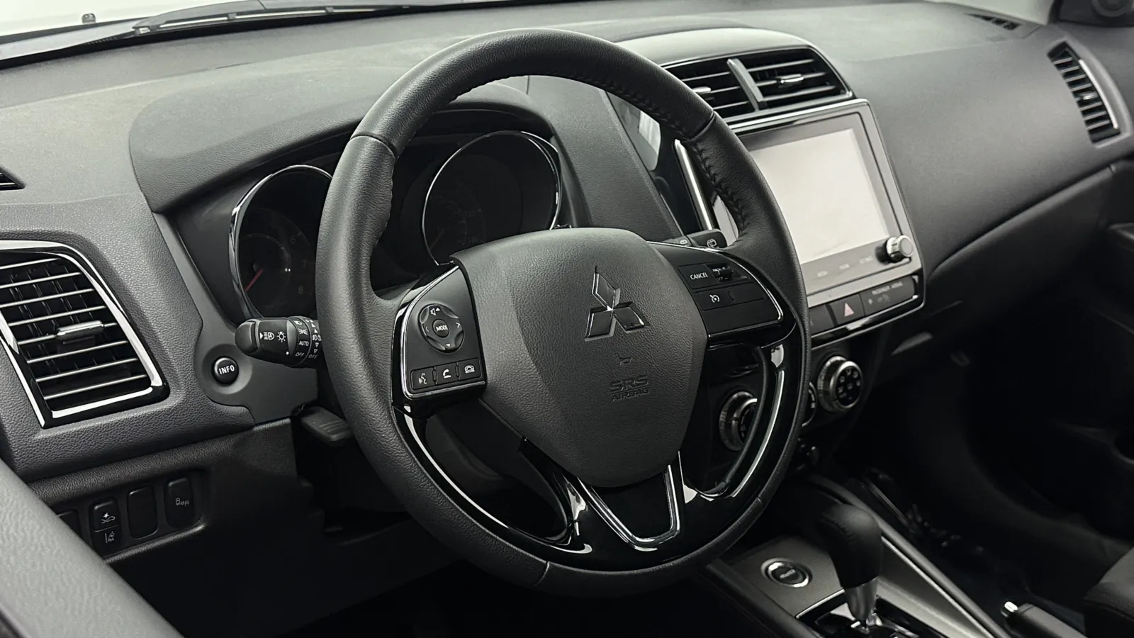 Mitsubishi Outlander Sport photo 8