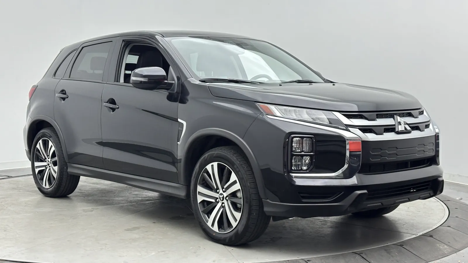 Mitsubishi Outlander Sport photo 3