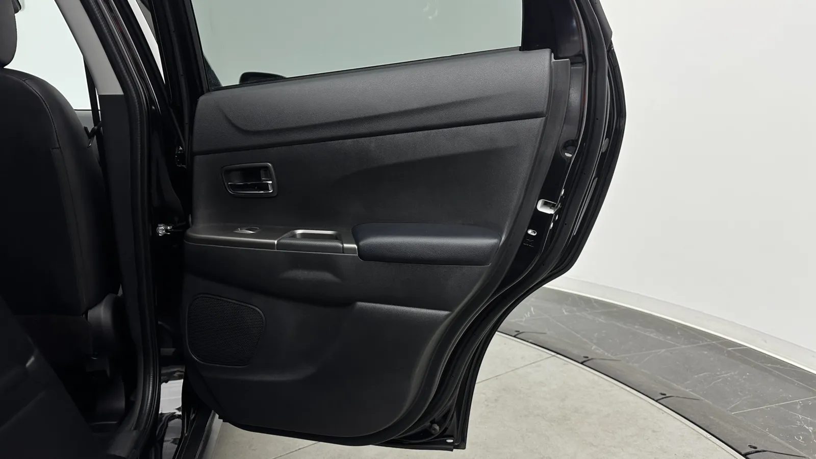 Mitsubishi Outlander Sport photo 30