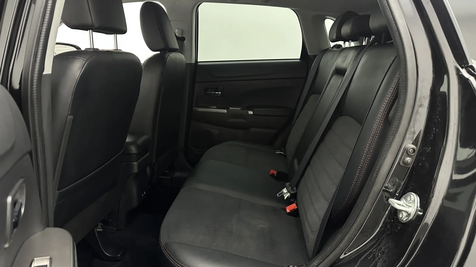 Mitsubishi Outlander Sport photo 23