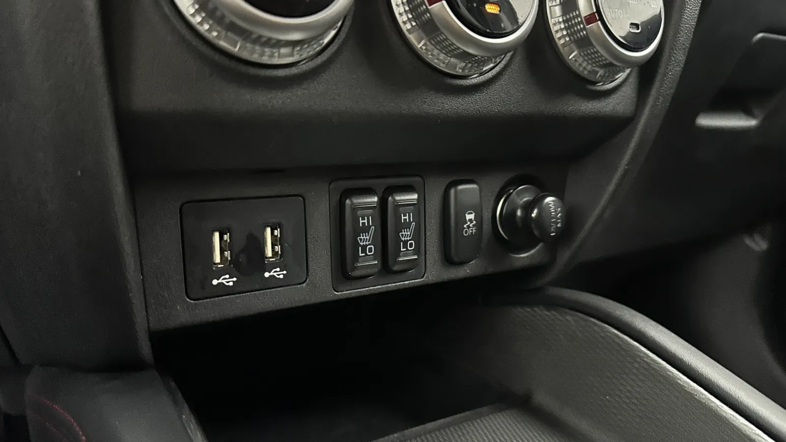 Mitsubishi Outlander Sport photo 16