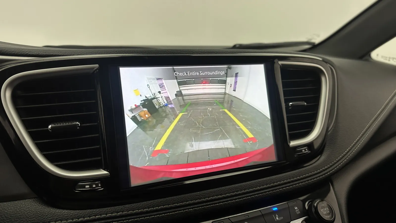 Chrysler Pacifica photo 16