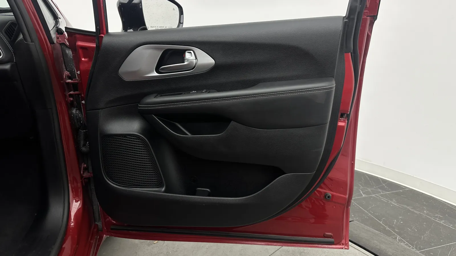 Chrysler Pacifica photo 31