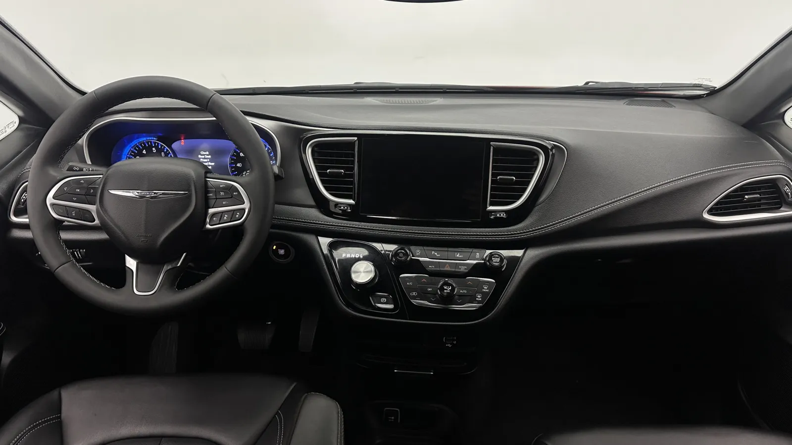 Chrysler Pacifica photo 24