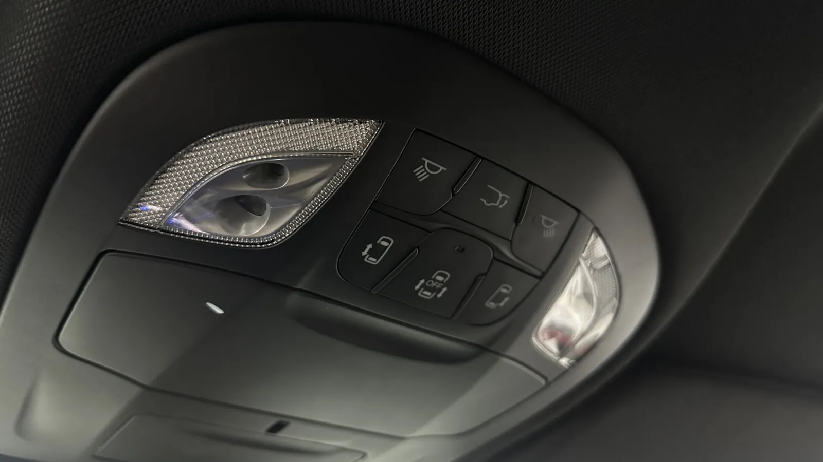 Chrysler Pacifica photo 21