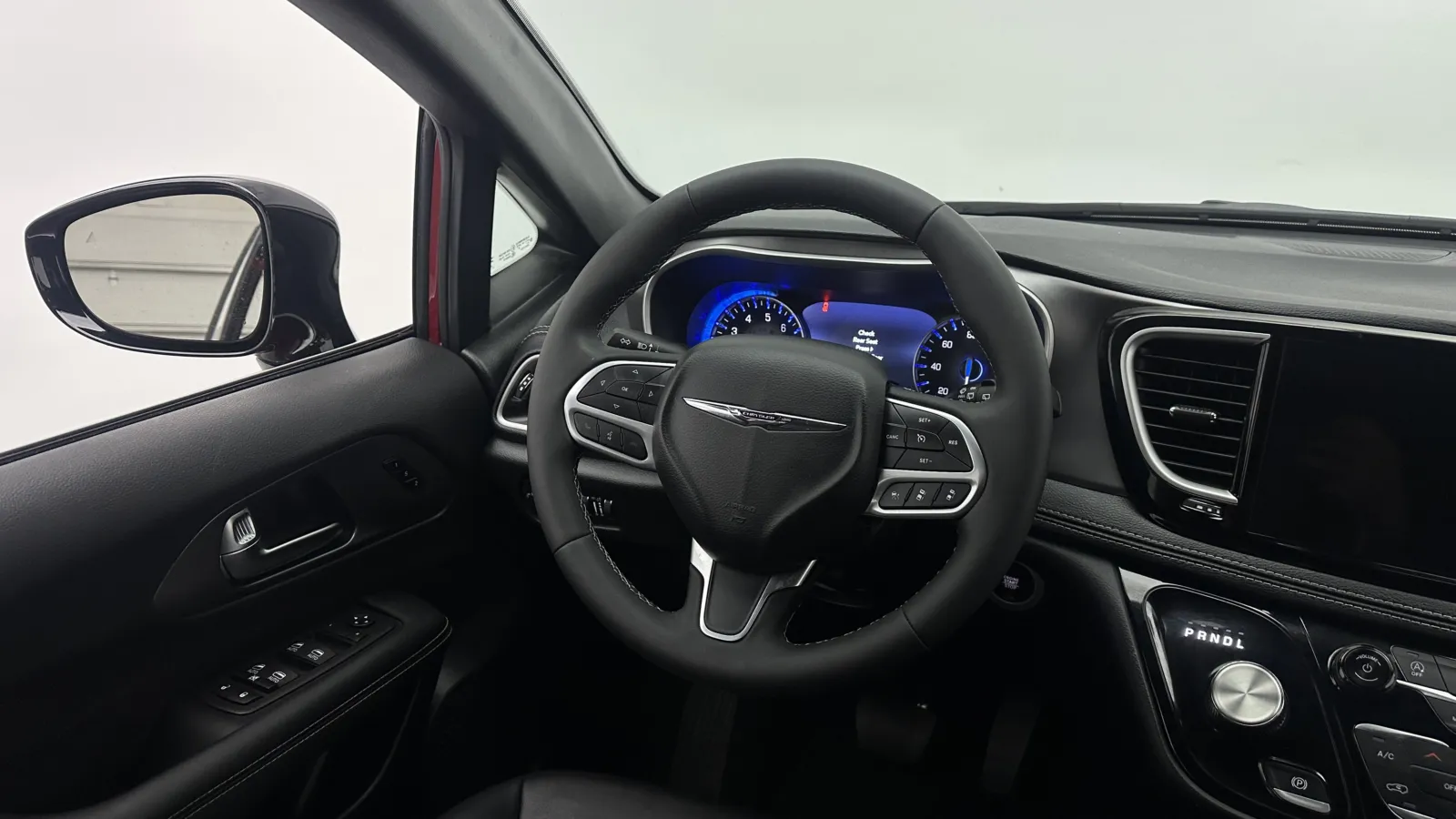 Chrysler Pacifica photo 23