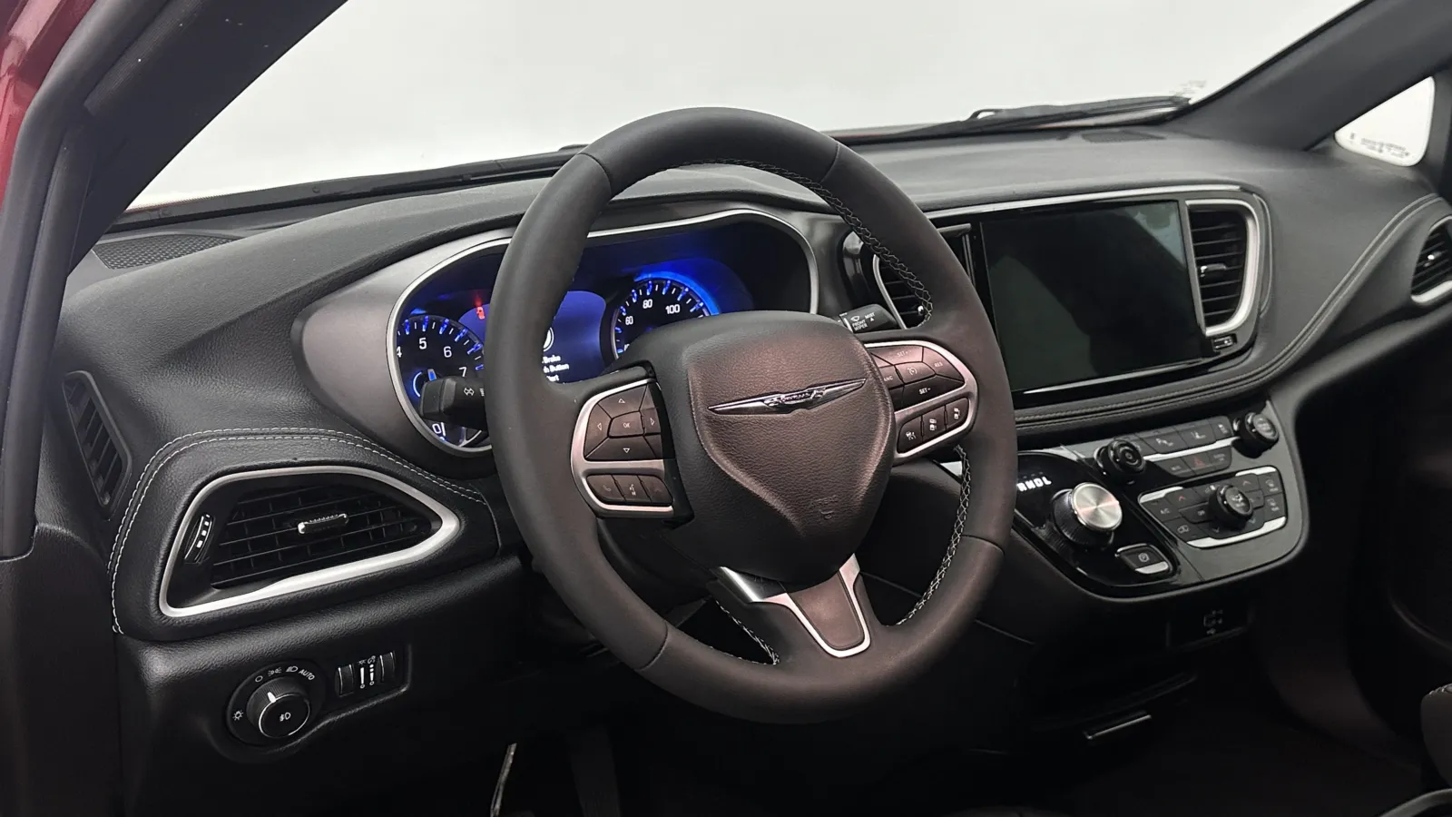 Chrysler Pacifica photo 8