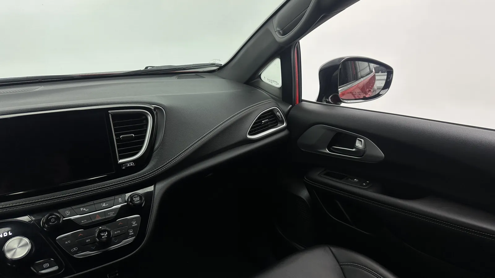 Chrysler Pacifica photo 25