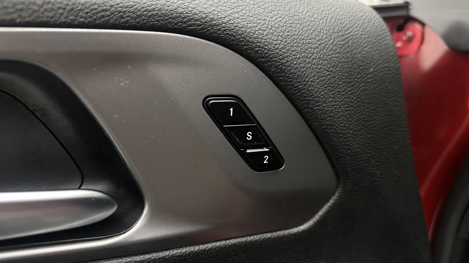 Chrysler Pacifica photo 12