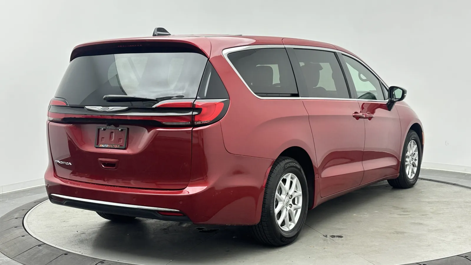 Chrysler Pacifica photo 7
