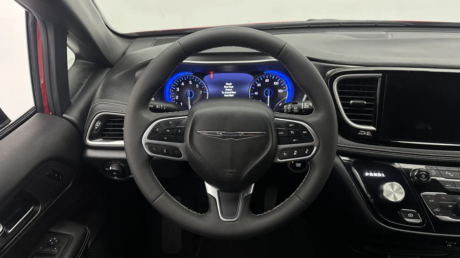 Chrysler Pacifica photo 22