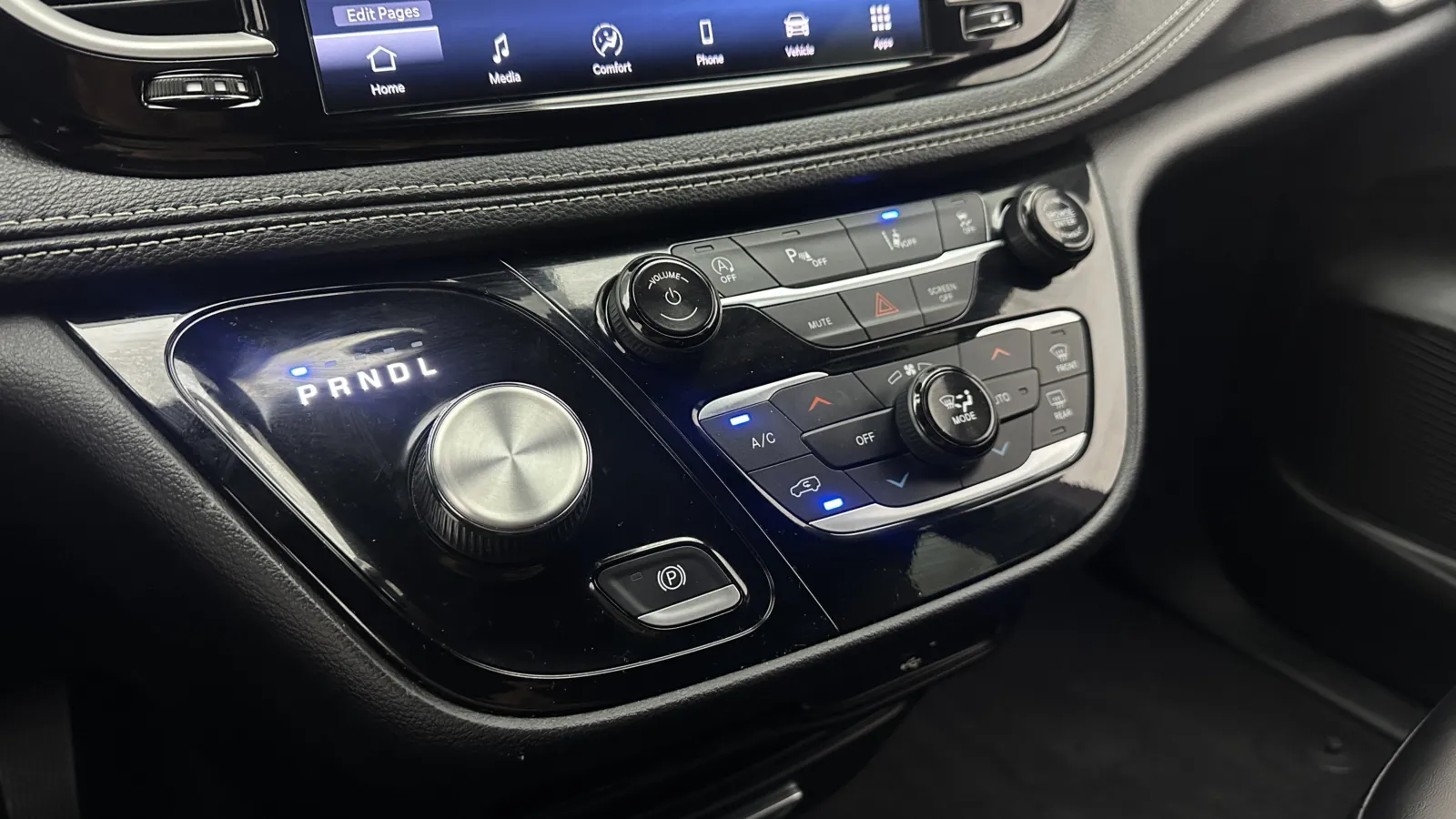 Chrysler Pacifica photo 15