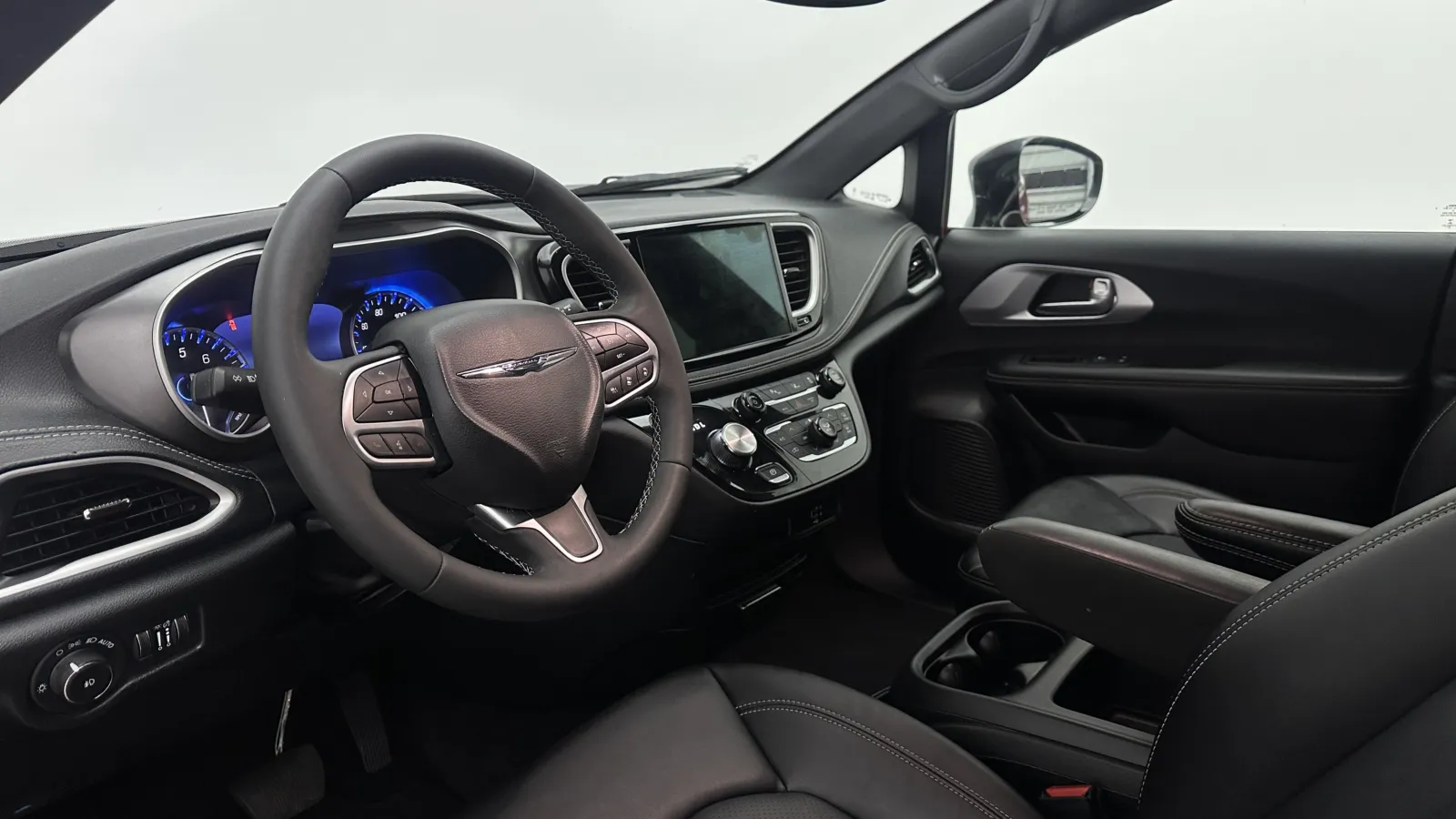 Chrysler Pacifica photo 10