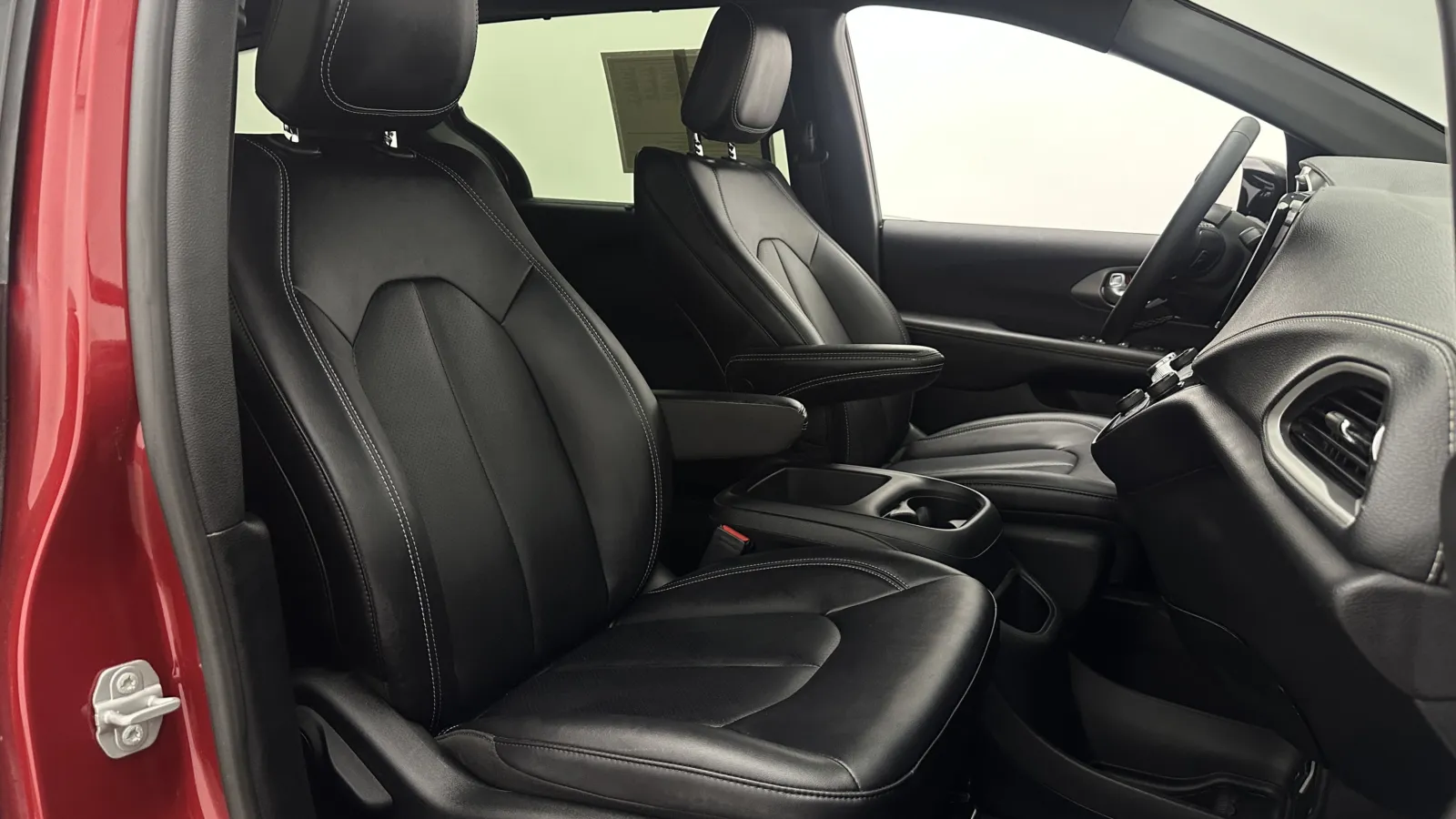 Chrysler Pacifica photo 33