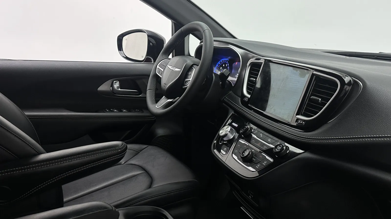 Chrysler Pacifica photo 32